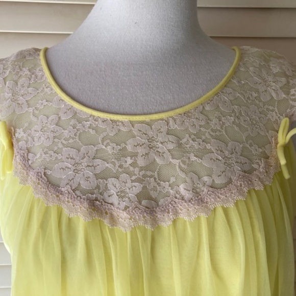 Vintage Canary Yellow Waltz Length Peignoir Set - Picture 5 of 15